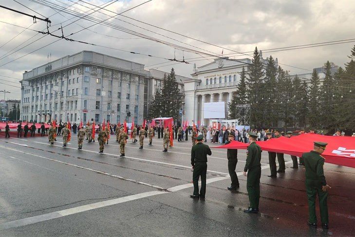 Вечером в среду, 6 мая, центральная площадь столицы Сибири стала местом проведения очередной репетиции парада в честь 81-й годовщины Победы в Великой Отечественной войне Вечером в среду, 6 мая, центральная площадь столицы Сибири стала местом проведения очередной репетиции парада в честь 81-й годовщины Победы в Великой Отечественной войне