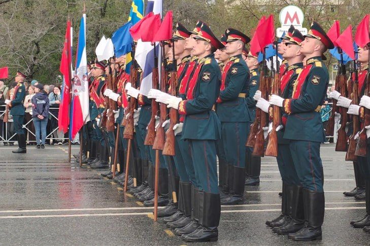 Вечером в среду, 6 мая, центральная площадь столицы Сибири стала местом проведения очередной репетиции парада в честь 81-й годовщины Победы в Великой Отечественной войне Вечером в среду, 6 мая, центральная площадь столицы Сибири стала местом проведения очередной репетиции парада в честь 81-й годовщины Победы в Великой Отечественной войне