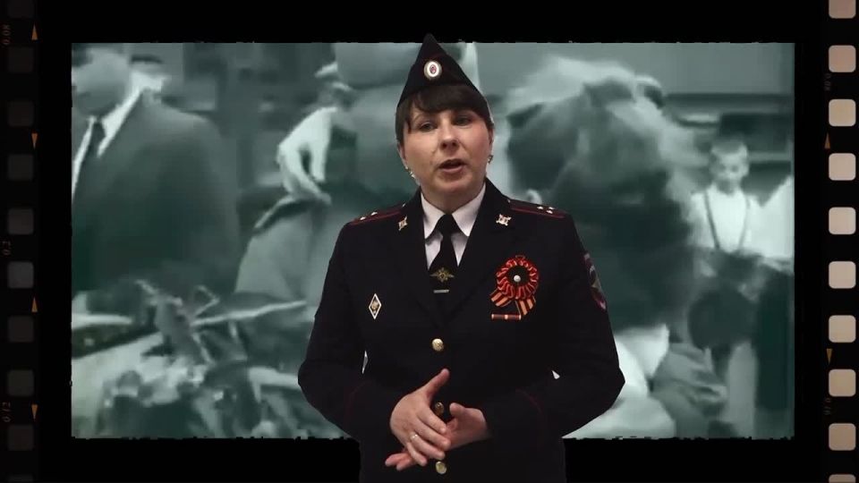 К поздравлениям с 81-й годовщиной Победы в Великой Отечественной войне присоединилась инспектор (по пропаганде БДД) Госавтоинспекции Отдела МВД России по Мошковскому району Юлия Хохлова