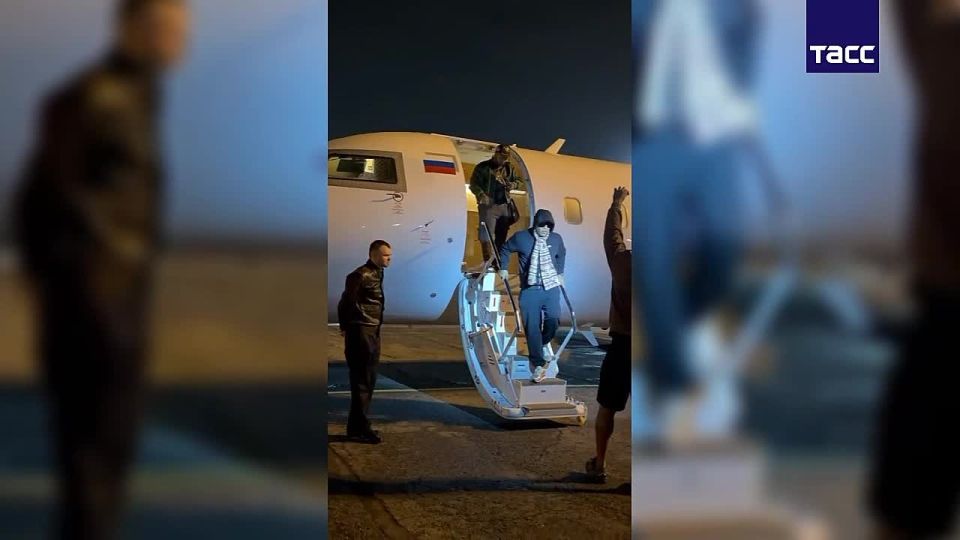 Американский рэпер Flo Rida впервые прилетел в Новосибирск, где состоится финальный концерт его тура по РФ