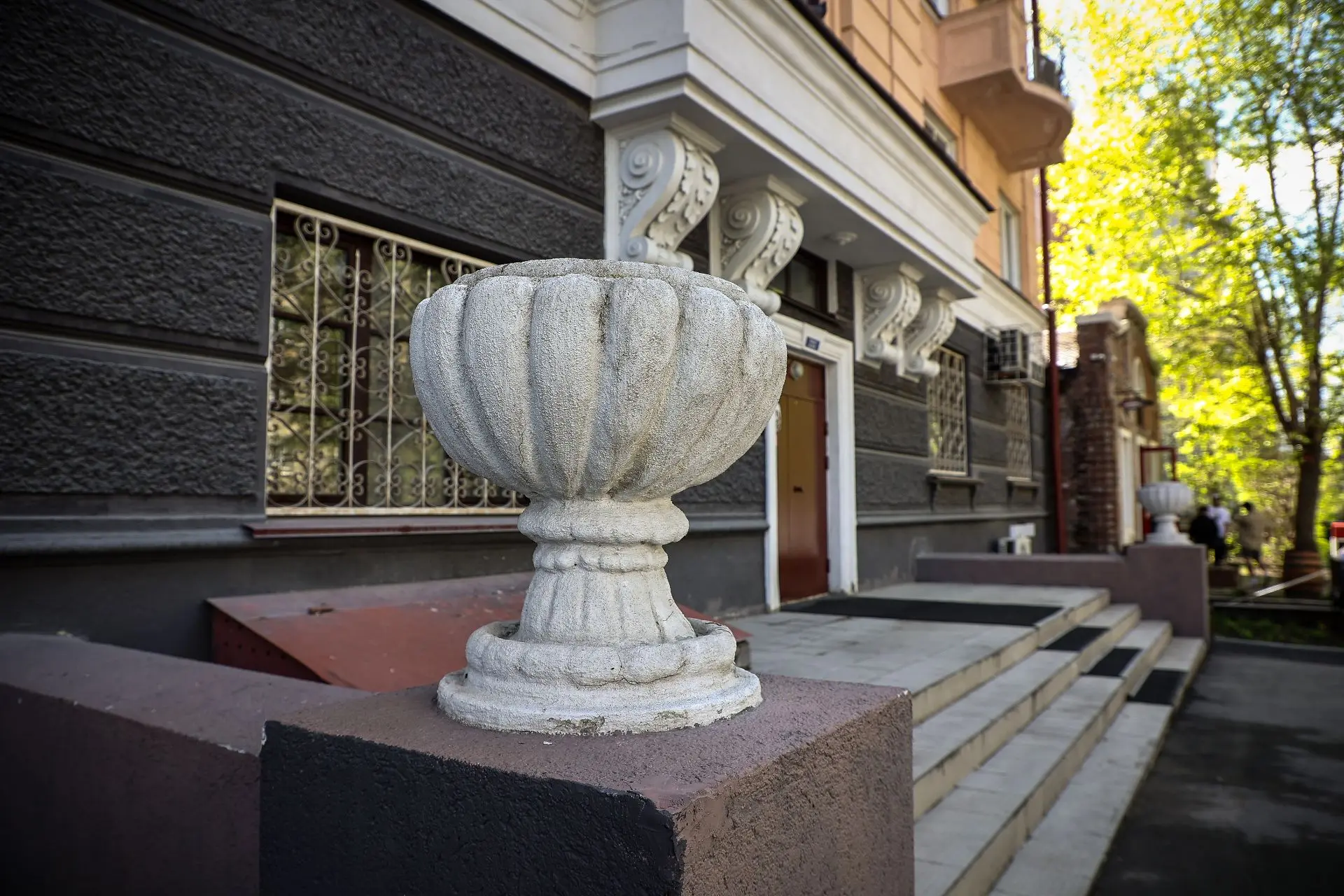 Древние фонари и трактор в кустах: ходим по Тихому центру в Новосибирске Древние фонари и трактор в кустах: ходим по Тихому центру в Новосибирске