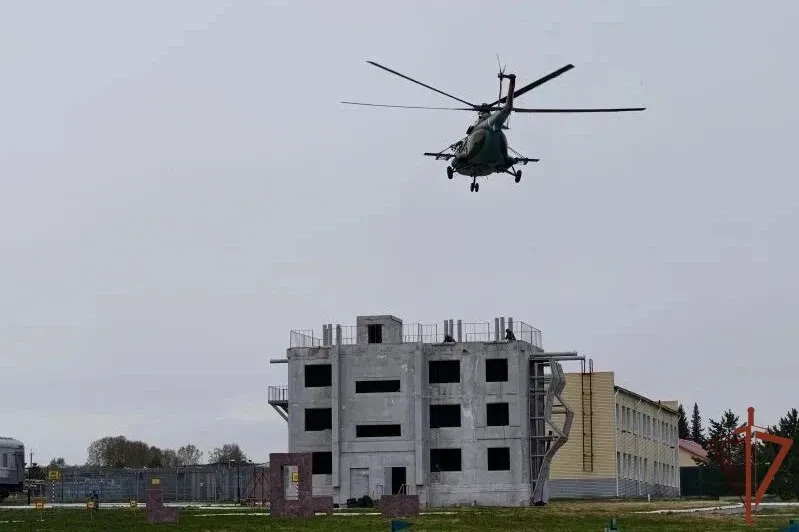 В Новосибирской области на базе учебного центра «Горный» военнослужащие отряда специального назначения «Ермак» Сибирского ордена Жукова округа Росгвардии отработали навыки беспарашютного десантирования из вертолета Ми-8 В Новосибирской области на базе учебного центра «Горный» военнослужащие отряда специального назначения «Ермак» Сибирского ордена Жукова округа Росгвардии отработали навыки беспарашютного десантирования из вертолета Ми-8