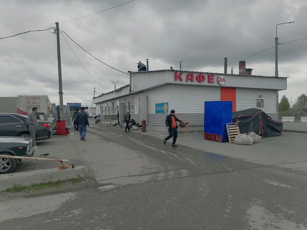 Сегодня на Гусинобродском шоссе, 37 начался демонтаж нестационарных объектов: кафе и будки охраны Сегодня на Гусинобродском шоссе, 37 начался демонтаж нестационарных объектов: кафе и будки охраны