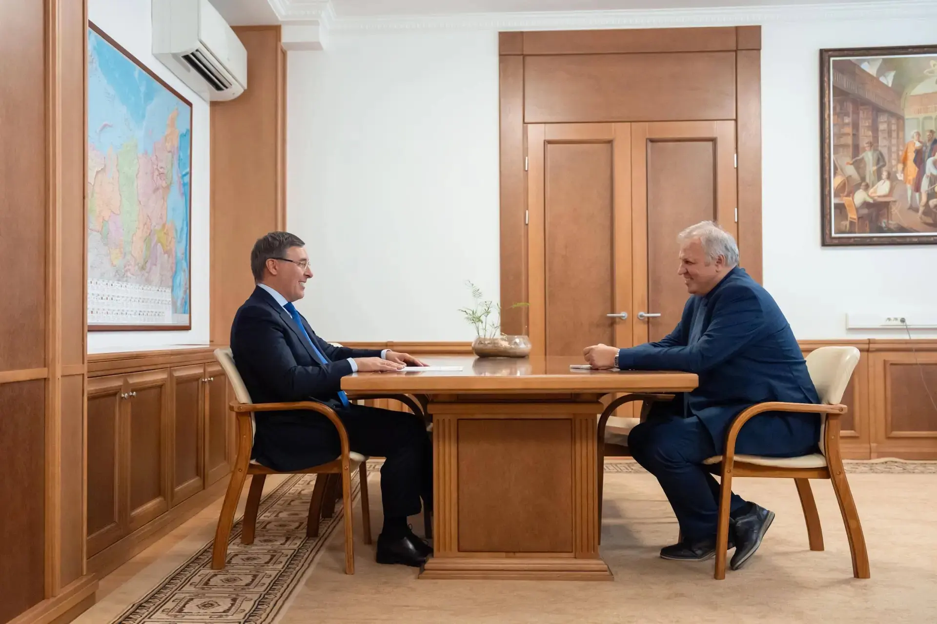 Глава Минобрнауки России Валерий Фальков и директор Института катализа им. Г.К. Борескова Сибирского отделения Российской академии наук Валерий Бухтияров обсудили реализацию научной программы Центра коллективного пользования... Глава Минобрнауки России Валерий Фальков и директор Института катализа им. Г.К. Борескова Сибирского отделения Российской академии наук Валерий Бухтияров обсудили реализацию научной программы Центра коллективного пользования...