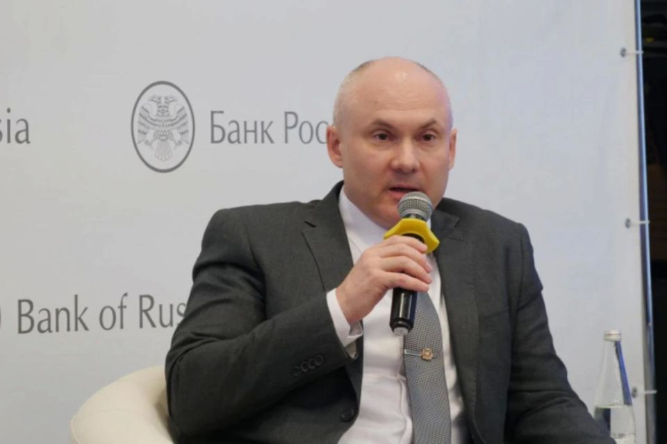 Начальник УБК МВД России Филипп Немов и заместитель начальника Следственного департамента МВД России Данил Филиппов приняли участие в организованном Банком России Всероссийском совещании «Финансовая киберграмотность и... Начальник УБК МВД России Филипп Немов и заместитель начальника Следственного департамента МВД России Данил Филиппов приняли участие в организованном Банком России Всероссийском совещании «Финансовая киберграмотность и...
