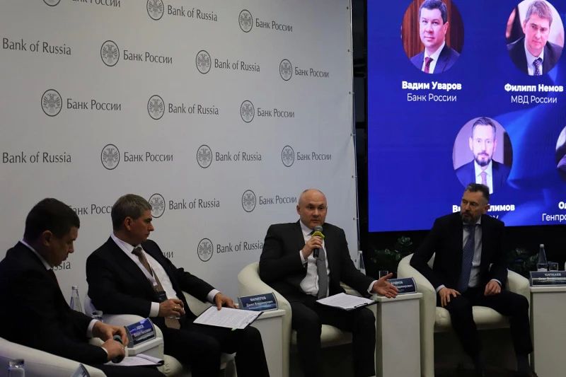 Начальник УБК МВД России Филипп Немов и заместитель начальника Следственного департамента МВД России Данил Филиппов приняли участие в организованном Банком России Всероссийском совещании «Финансовая киберграмотность и... Начальник УБК МВД России Филипп Немов и заместитель начальника Следственного департамента МВД России Данил Филиппов приняли участие в организованном Банком России Всероссийском совещании «Финансовая киберграмотность и...