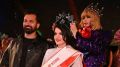 «Король гламура» Сергей Зверев вручил корону модели из Новосибирска