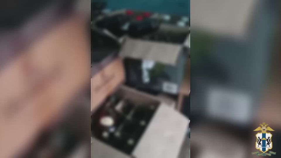 В Новосибирске полицейские пресекли хранение и реализацию контрафактной алкогольной продукции