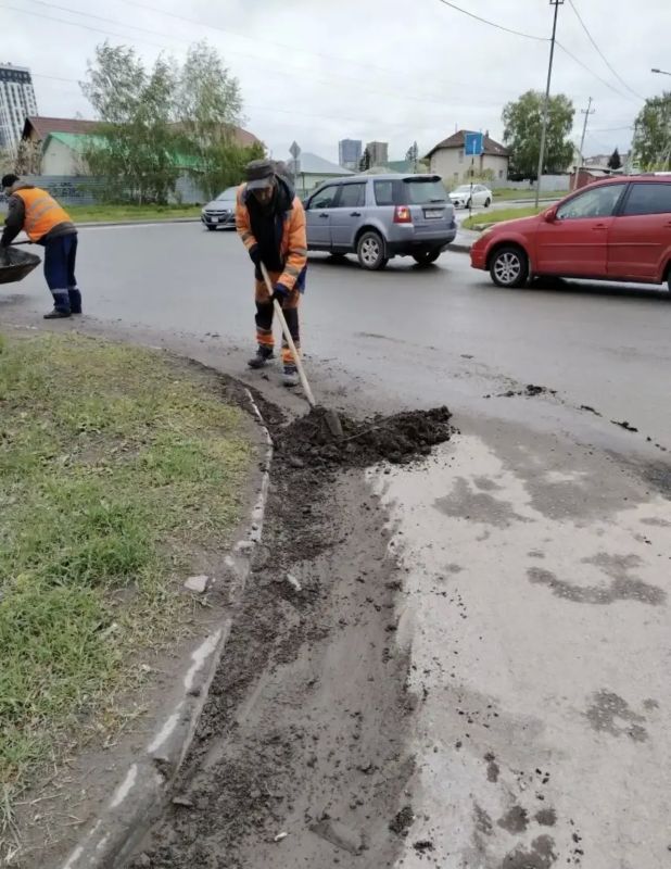 За прошедшие сутки с магистралей и улиц Новосибирска вывезли 433 кубометра мусора и 415 тонн смета и грязи За прошедшие сутки с магистралей и улиц Новосибирска вывезли 433 кубометра мусора и 415 тонн смета и грязи