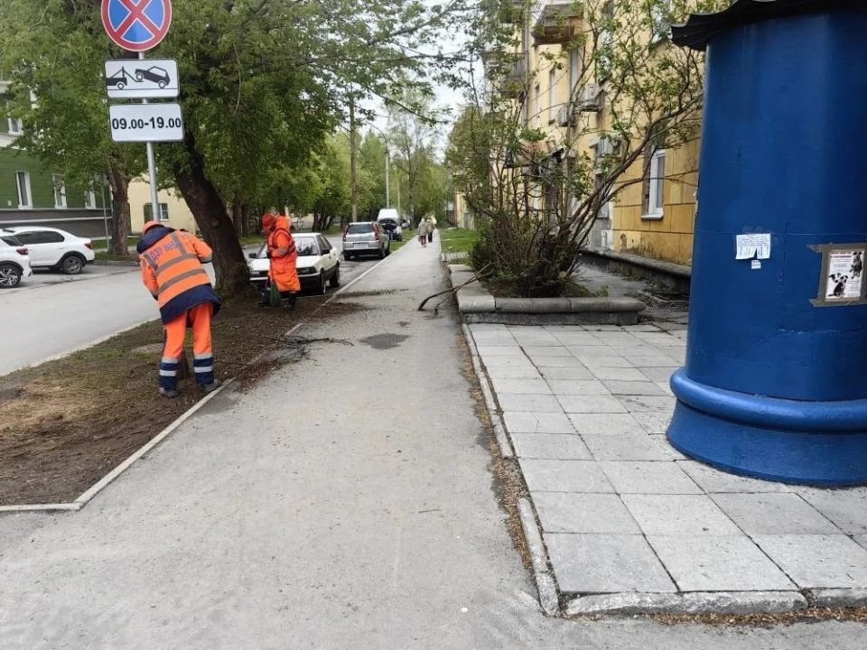 За прошедшие трое суток с магистралей и улиц Новосибирска вывезли 805 кубометров мусора и 1 257 тонн смета и грязи За прошедшие трое суток с магистралей и улиц Новосибирска вывезли 805 кубометров мусора и 1 257 тонн смета и грязи