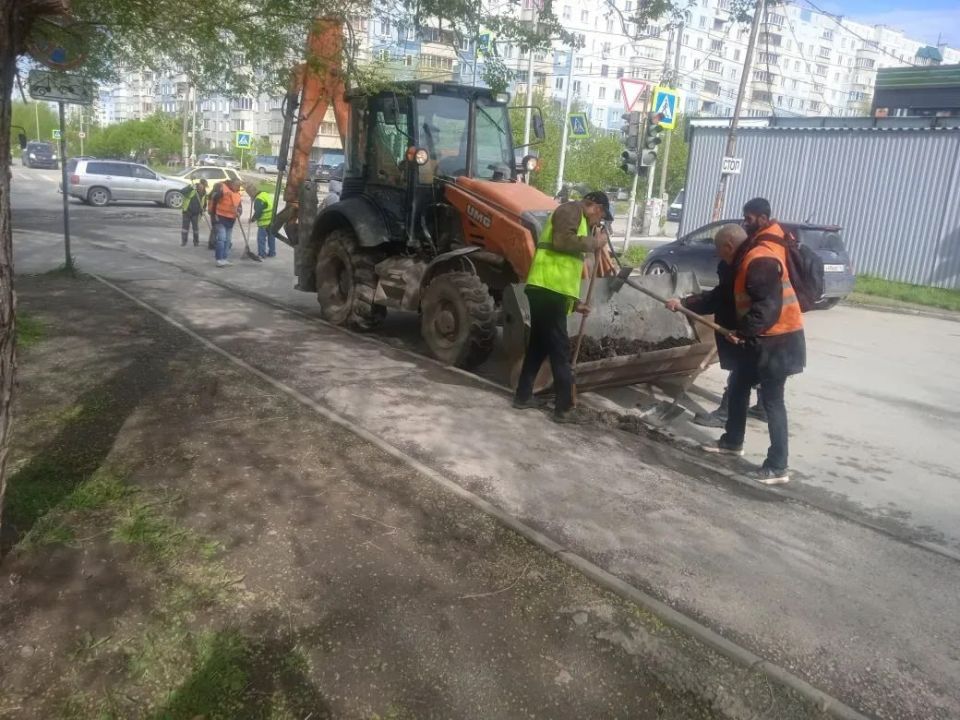 За прошедшие трое суток с магистралей и улиц Новосибирска вывезли 805 кубометров мусора и 1 257 тонн смета и грязи За прошедшие трое суток с магистралей и улиц Новосибирска вывезли 805 кубометров мусора и 1 257 тонн смета и грязи