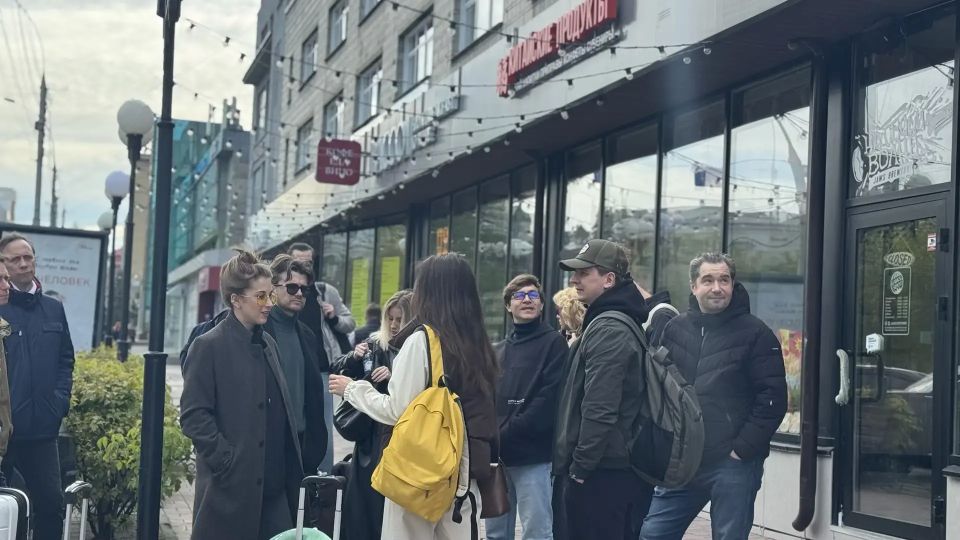 Сегодня театр Афанасьева отправился на международный фестиваль «Мелиховская весна» — старейший в России смотр, посвящённый спектаклям по произведениям Чехова или о Чехове Сегодня театр Афанасьева отправился на международный фестиваль «Мелиховская весна» — старейший в России смотр, посвящённый спектаклям по произведениям Чехова или о Чехове