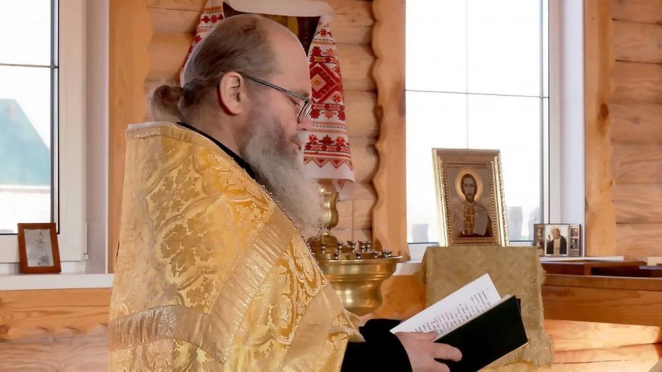 В РПЦ допустили появление штатных священников в школах