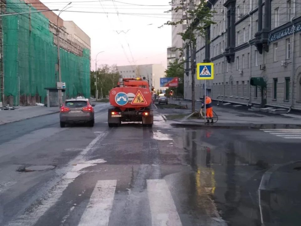 За прошедшие трое суток с магистралей и улиц Новосибирска вывезли 805 кубометров мусора и 1 257 тонн смета и грязи За прошедшие трое суток с магистралей и улиц Новосибирска вывезли 805 кубометров мусора и 1 257 тонн смета и грязи