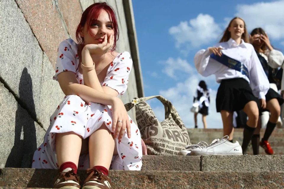 Белые банты и купание в Оби: в Новосибирске проходят «Последние звонки» Белые банты и купание в Оби: в Новосибирске проходят «Последние звонки»