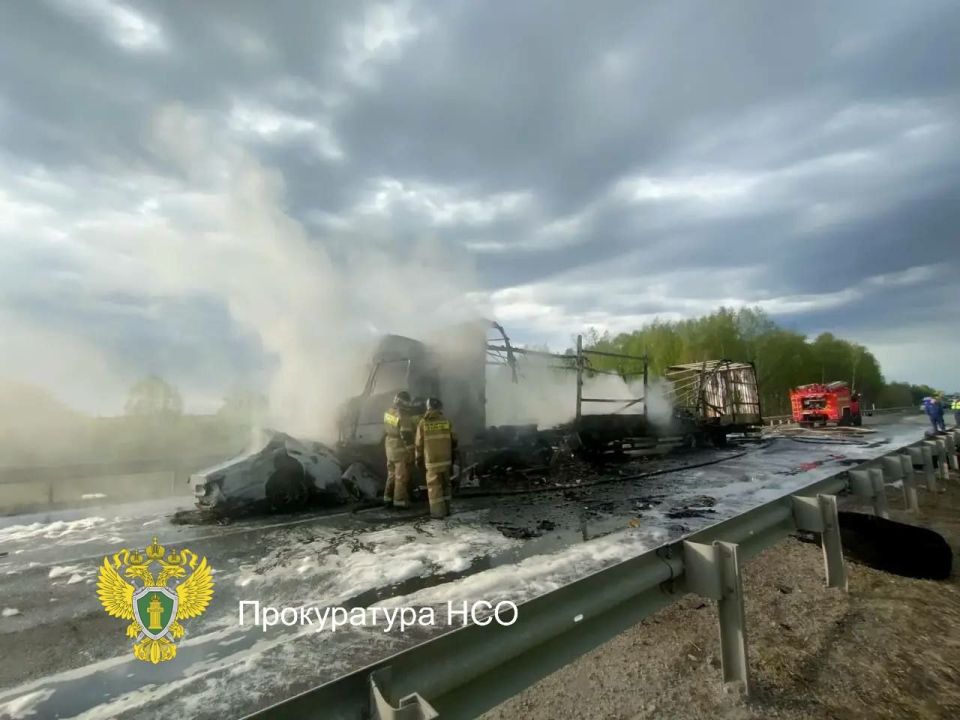 Фура столкнулась с легковым автомобилем на трассе Р-255 в Мошковском районе Новосибирской области Фура столкнулась с легковым автомобилем на трассе Р-255 в Мошковском районе Новосибирской области