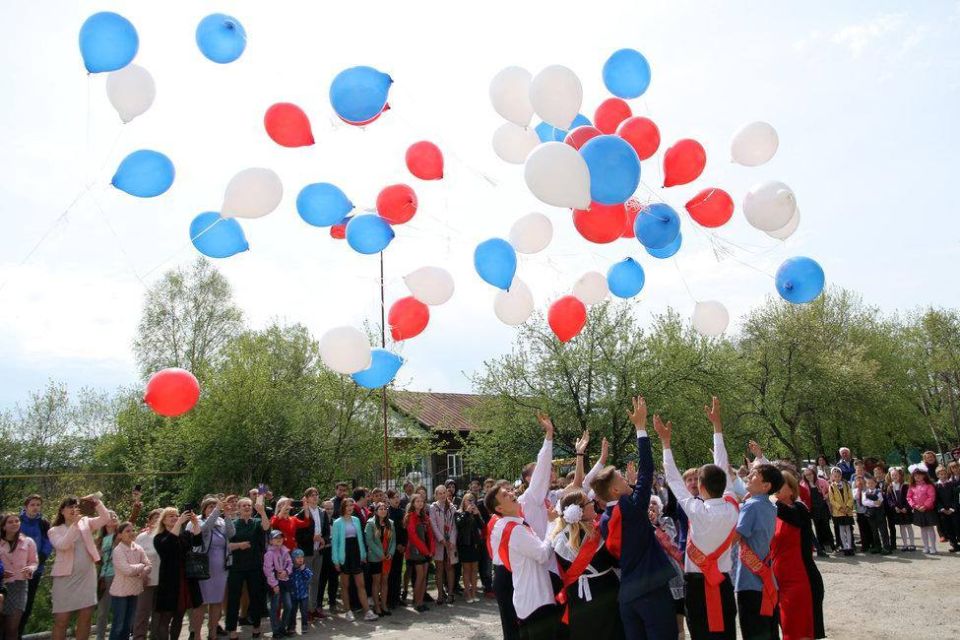 С праздником последнего звонка! С праздником последнего звонка!