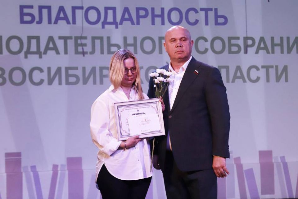 Праздник спорта. Депутаты Законодательного Собрания Новосибирской области Евгений Подгорный и Константин Терещенко приветствовали участников Всероссийской Спартакиады Специальной Олимпиады в футбольном манеже «Заря» в... Праздник спорта. Депутаты Законодательного Собрания Новосибирской области Евгений Подгорный и Константин Терещенко приветствовали участников Всероссийской Спартакиады Специальной Олимпиады в футбольном манеже «Заря» в...