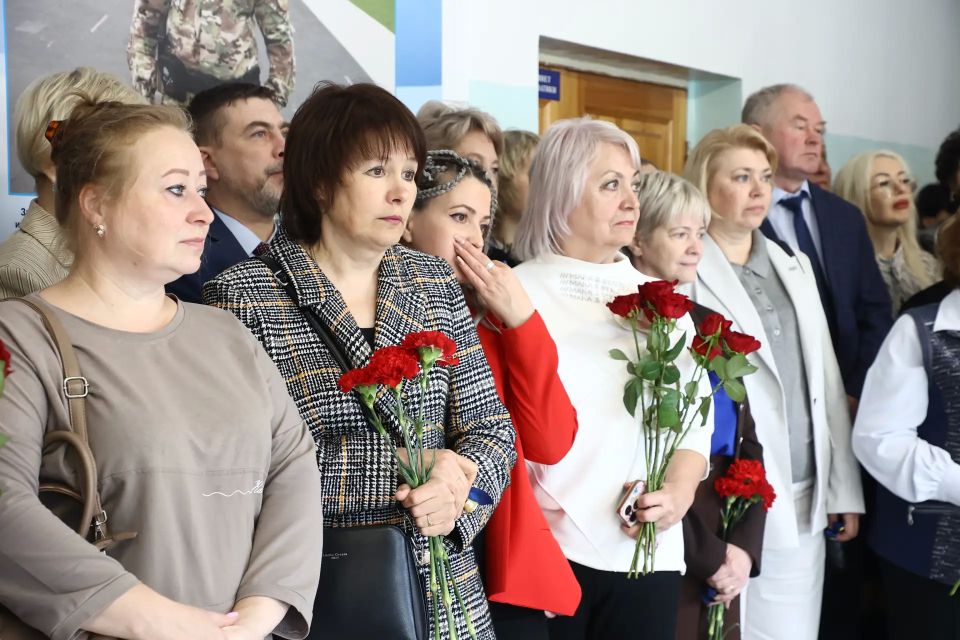 В лицее № 81 установили памятный знак выдающемуся педагогу Виктору Фролову В лицее № 81 установили памятный знак выдающемуся педагогу Виктору Фролову