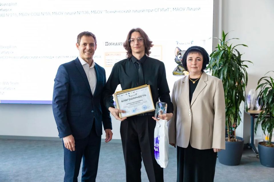 Победителей киберсоревнований наградили в Новосибирске Победителей киберсоревнований наградили в Новосибирске