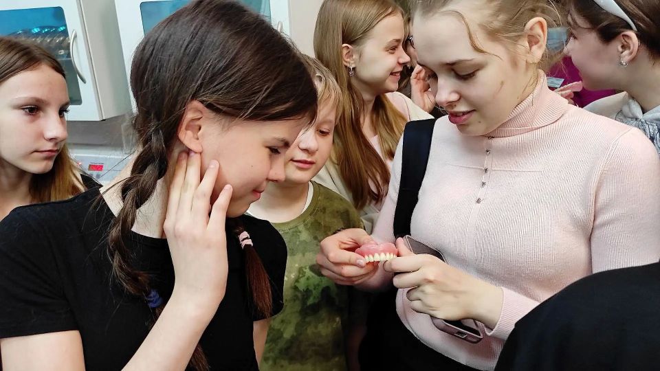 И профориентация, и профилактика: Искитимская ЦРБ регулярно проводит экскурсии для детей И профориентация, и профилактика: Искитимская ЦРБ регулярно проводит экскурсии для детей