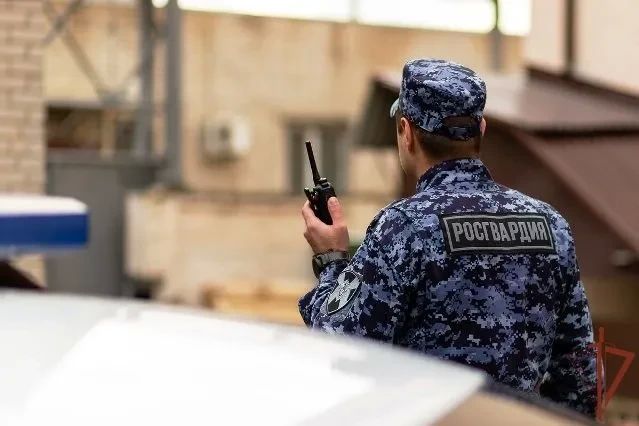 В Новосибирской области сотрудники вневедомственной охраны регионального Управления Росгвардии задержали 40-летнего водителя такси, который в состоянии алкогольного опьянения совершил ДТП и повредил фасад охраняемого...