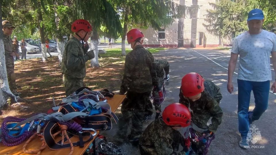«ВыZов»: в Бердске прошли пожарно-спасательные игры в память о герое-пожарном «ВыZов»: в Бердске прошли пожарно-спасательные игры в память о герое-пожарном