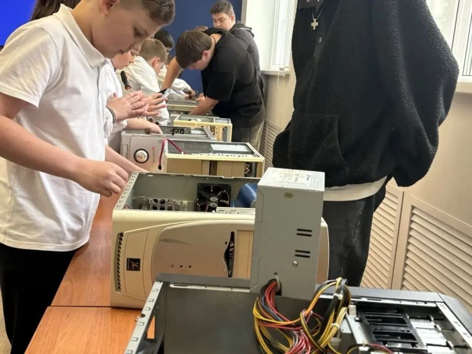 Стотысячным пользователем региональной «Карты жителя» стал пятиклассник из Новосибирска Стотысячным пользователем региональной «Карты жителя» стал пятиклассник из Новосибирска