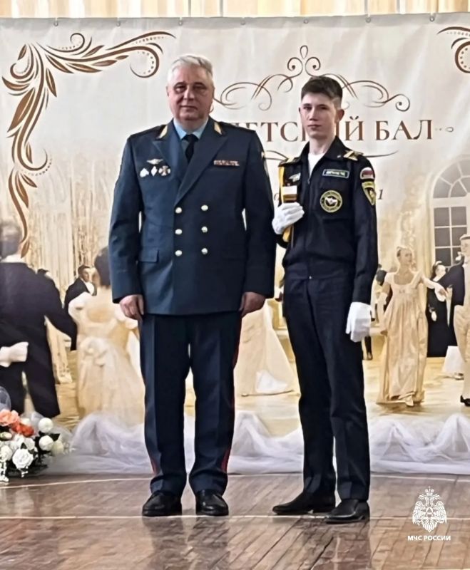 Завершение учебного года в кадетских классах: в Мошковской школе № 1 состоялся традиционный кадетский бал Завершение учебного года в кадетских классах: в Мошковской школе № 1 состоялся традиционный кадетский бал