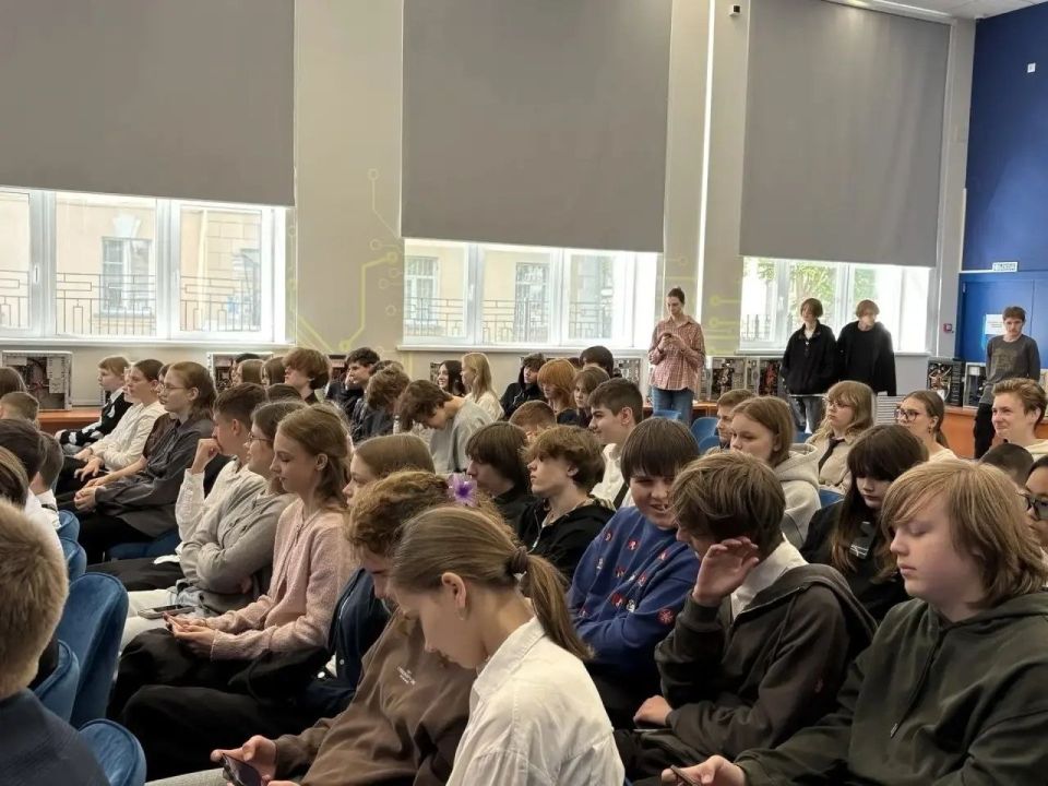 Стотысячным пользователем региональной «Карты жителя» стал пятиклассник из Новосибирска Стотысячным пользователем региональной «Карты жителя» стал пятиклассник из Новосибирска