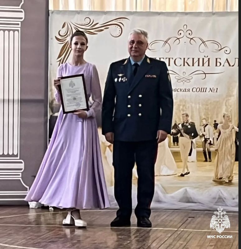 Завершение учебного года в кадетских классах: в Мошковской школе № 1 состоялся традиционный кадетский бал Завершение учебного года в кадетских классах: в Мошковской школе № 1 состоялся традиционный кадетский бал