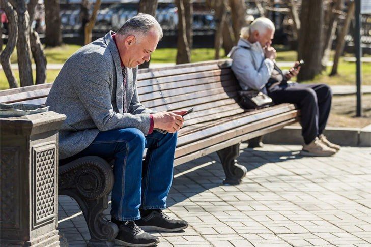 Июньские пенсии придут раньше срока! Нас ждут длинные выходные в честь праздника, поэтому Социальный фонд решил выдать деньги досрочно, чтобы никто не переживал на праздниках