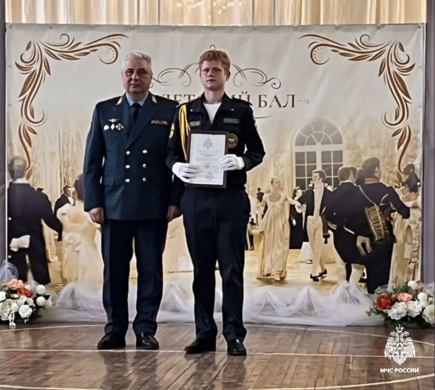 Завершение учебного года в кадетских классах: в Мошковской школе № 1 состоялся традиционный кадетский бал Завершение учебного года в кадетских классах: в Мошковской школе № 1 состоялся традиционный кадетский бал