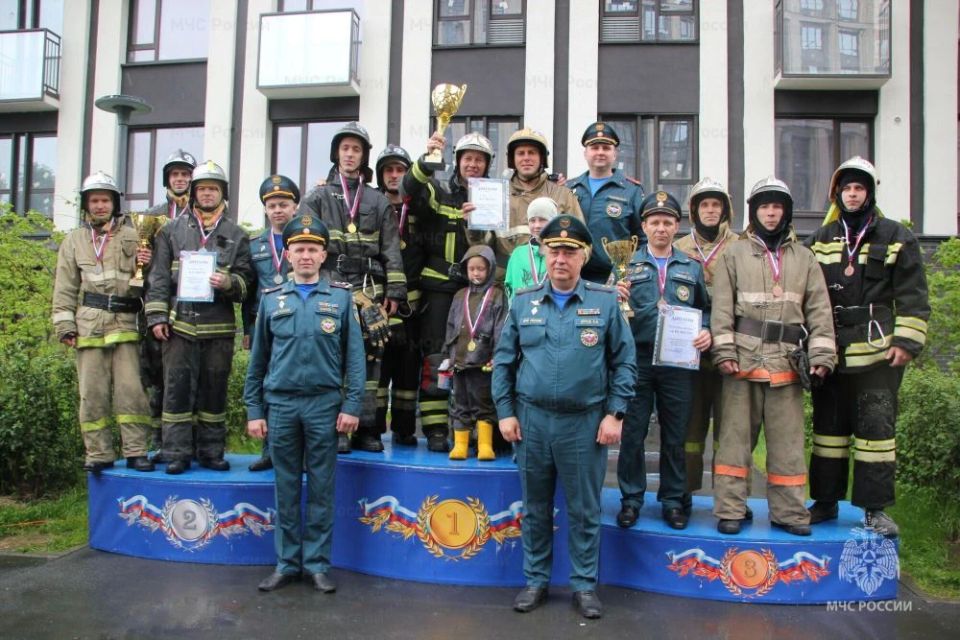 «Вертикальный вызов»: пожарные Новосибирской области покорили 30й этаж «Вертикальный вызов»: пожарные Новосибирской области покорили 30й этаж
