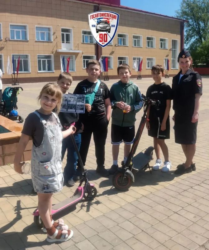 1 июня, в День защиты детей, на площади у РДК имени Кирова в городе Болотное прошло городское мероприятие 1 июня, в День защиты детей, на площади у РДК имени Кирова в городе Болотное прошло городское мероприятие