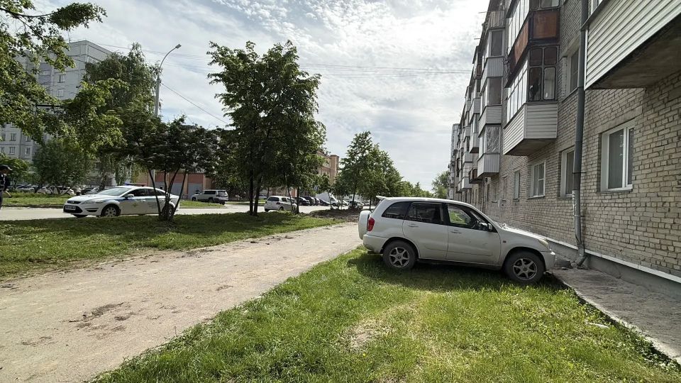 Водитель иномарки погиб, врезавшись в дом в Новосибирске Водитель иномарки погиб, врезавшись в дом в Новосибирске