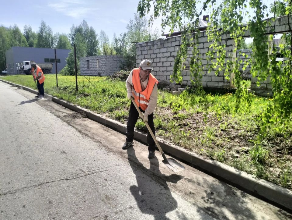 За прошедшие сутки с магистралей и улиц Новосибирска вывезли 350 кубометров мусора и 384 тонны смета и грязи За прошедшие сутки с магистралей и улиц Новосибирска вывезли 350 кубометров мусора и 384 тонны смета и грязи