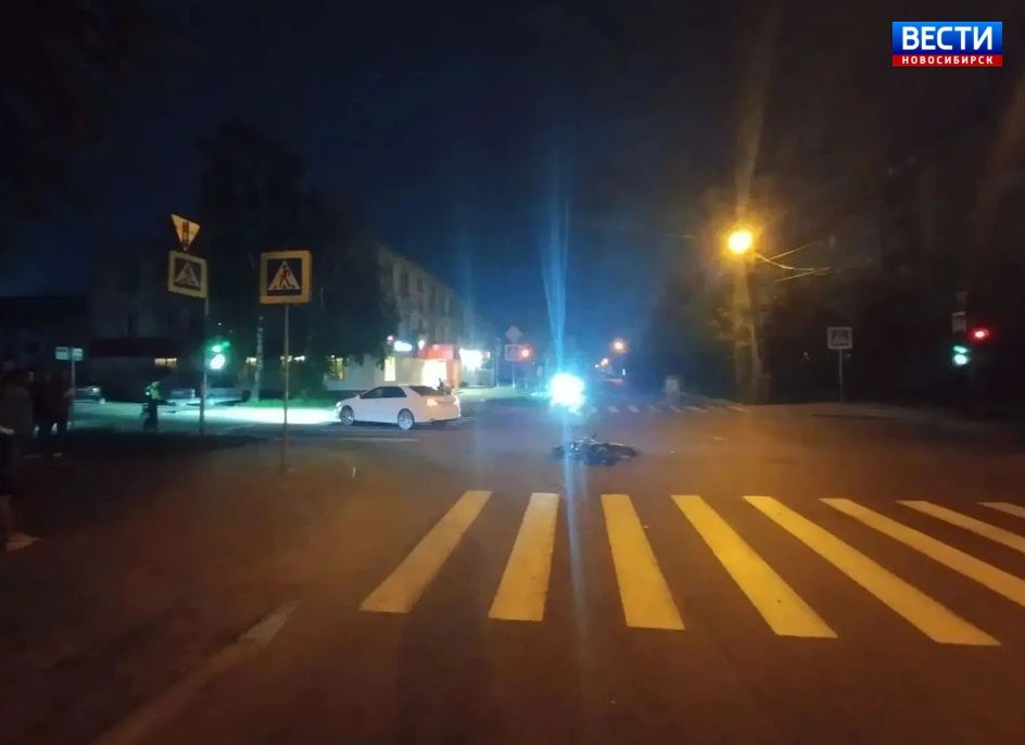 Подросток на мотоцикле. Вечером 8 июня на улице Гоголя в Дзержинском районе Новосибирска Toyota Camry при повороте налево столкнулась с встречным мотоциклом «Эндуро 200» Подросток на мотоцикле. Вечером 8 июня на улице Гоголя в Дзержинском районе Новосибирска Toyota Camry при повороте налево столкнулась с встречным мотоциклом «Эндуро 200»