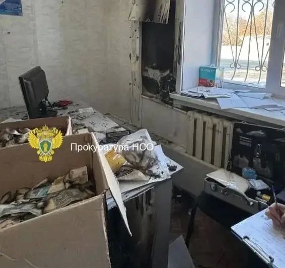Начальница отделения почты под Новосибирском украла 2,9 млн рублей и подожгла отделение, чтобы скрыть улики Начальница отделения почты под Новосибирском украла 2,9 млн рублей и подожгла отделение, чтобы скрыть улики
