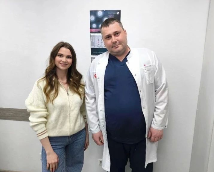 «Металл в спине не помешал стать мамой»: пациентка новосибирского института с титановым стержнем в позвоночнике родила здорового сына