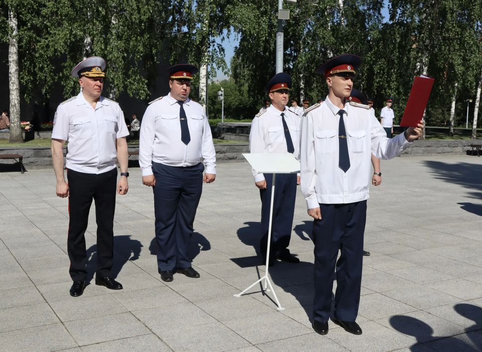 Начальник областного полицейского Главка принял участие в торжественном мероприятии, посвященном Присяге молодых сотрудников уголовно-исполнительной системы Новосибирской области Начальник областного полицейского Главка принял участие в торжественном мероприятии, посвященном Присяге молодых сотрудников уголовно-исполнительной системы Новосибирской области