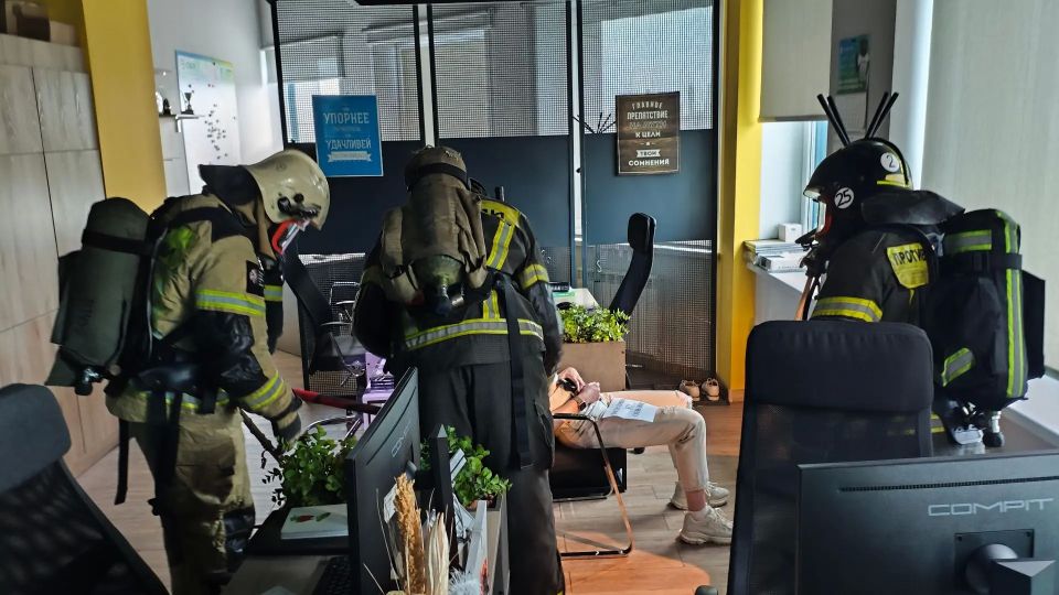 Пожарнотактические учения прошли в административном здании банка Новосибирска Пожарнотактические учения прошли в административном здании банка Новосибирска