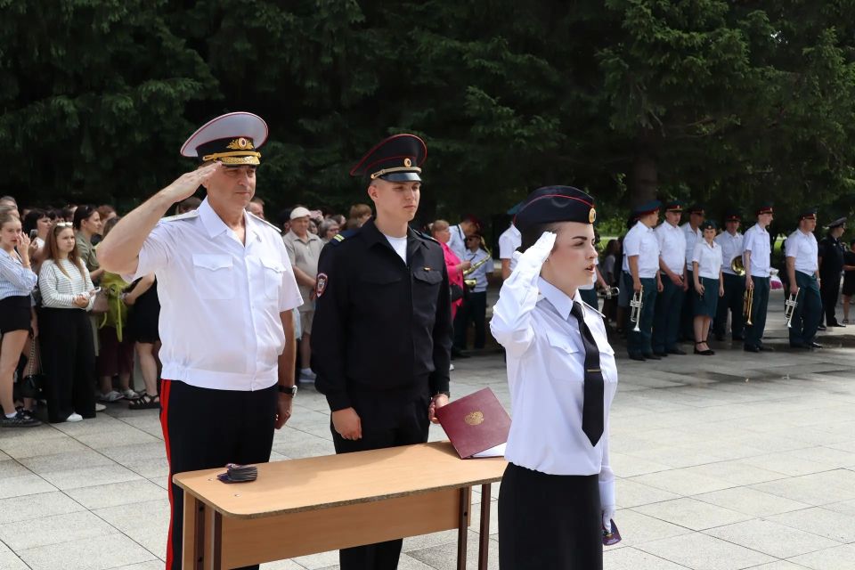 Начальник областного полицейского Главка принял участие в торжественном мероприятии, посвященном Присяге студентов Сибирского университета потребительской кооперации Начальник областного полицейского Главка принял участие в торжественном мероприятии, посвященном Присяге студентов Сибирского университета потребительской кооперации