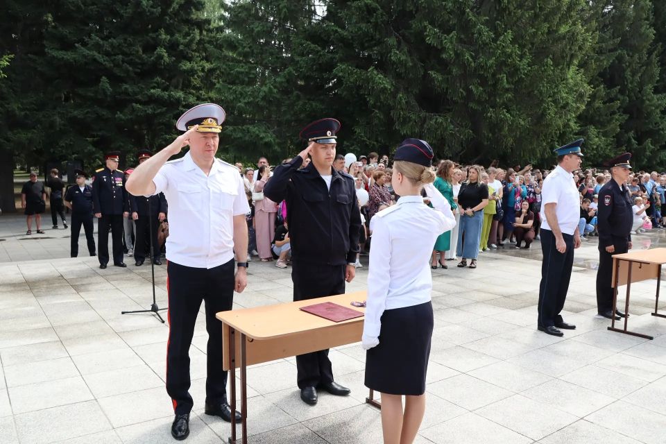 Начальник областного полицейского Главка принял участие в торжественном мероприятии, посвященном Присяге студентов Сибирского университета потребительской кооперации Начальник областного полицейского Главка принял участие в торжественном мероприятии, посвященном Присяге студентов Сибирского университета потребительской кооперации