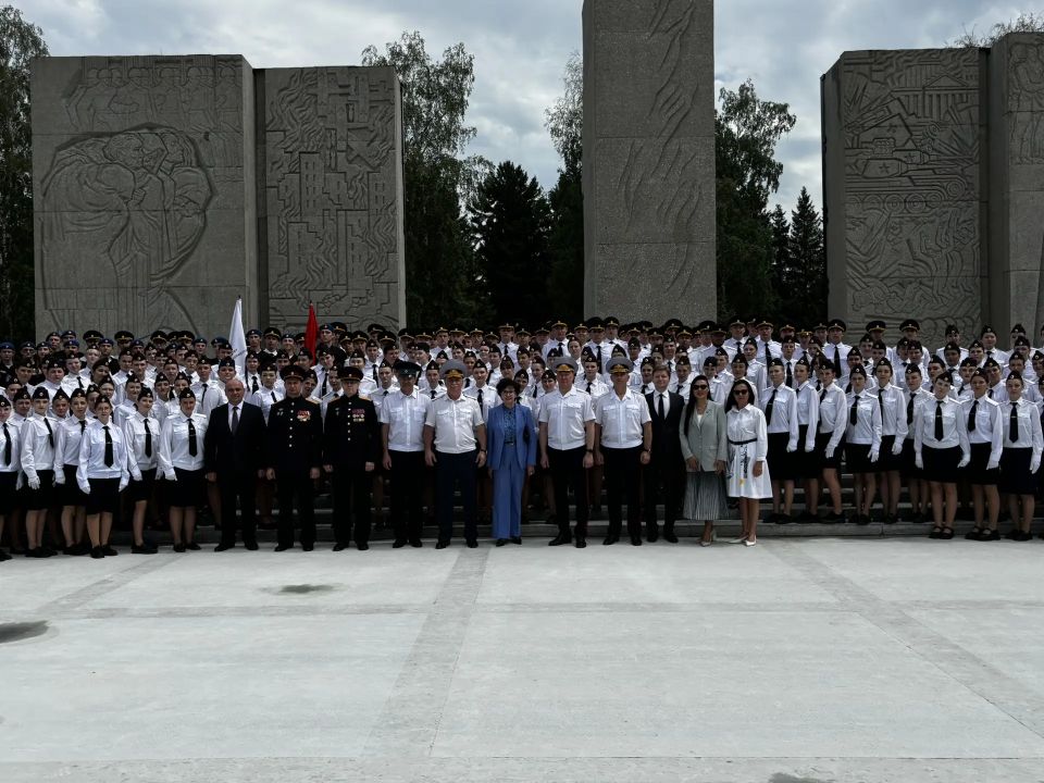 Начальник областного полицейского Главка принял участие в торжественном мероприятии, посвященном Присяге студентов Сибирского университета потребительской кооперации Начальник областного полицейского Главка принял участие в торжественном мероприятии, посвященном Присяге студентов Сибирского университета потребительской кооперации