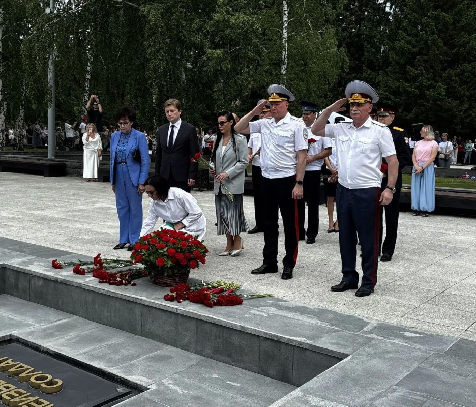 Начальник областного полицейского Главка принял участие в торжественном мероприятии, посвященном Присяге студентов Сибирского университета потребительской кооперации Начальник областного полицейского Главка принял участие в торжественном мероприятии, посвященном Присяге студентов Сибирского университета потребительской кооперации