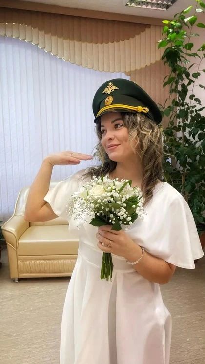 «Он сделал мне предложение по телефону»: жительница Новосибирска проехала через всю страну, чтобы встретится с мужем на СВО «Он сделал мне предложение по телефону»: жительница Новосибирска проехала через всю страну, чтобы встретится с мужем на СВО