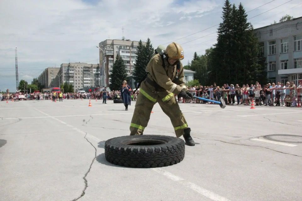 Огнеборцы региона отметили День России спортивными достижениями на кроссфите Огнеборцы региона отметили День России спортивными достижениями на кроссфите