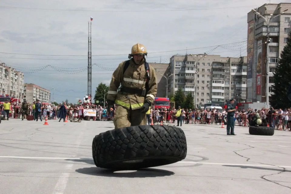 Огнеборцы региона отметили День России спортивными достижениями на кроссфите Огнеборцы региона отметили День России спортивными достижениями на кроссфите