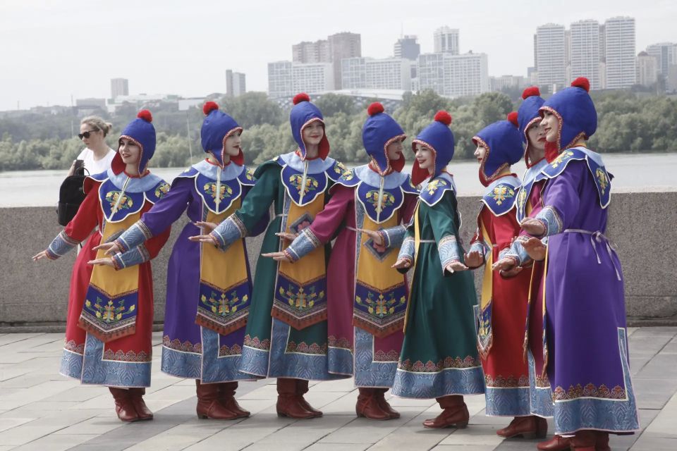 Максим Кудрявцев: На Михайловской набережной с полудня начался большой праздник в честь Дня России Максим Кудрявцев: На Михайловской набережной с полудня начался большой праздник в честь Дня России